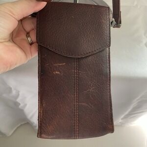 NEW Duluth Trading Co. Lifetime Leather Crossbody Phone Case. Brown 4"Wx7"Hx3/4"
